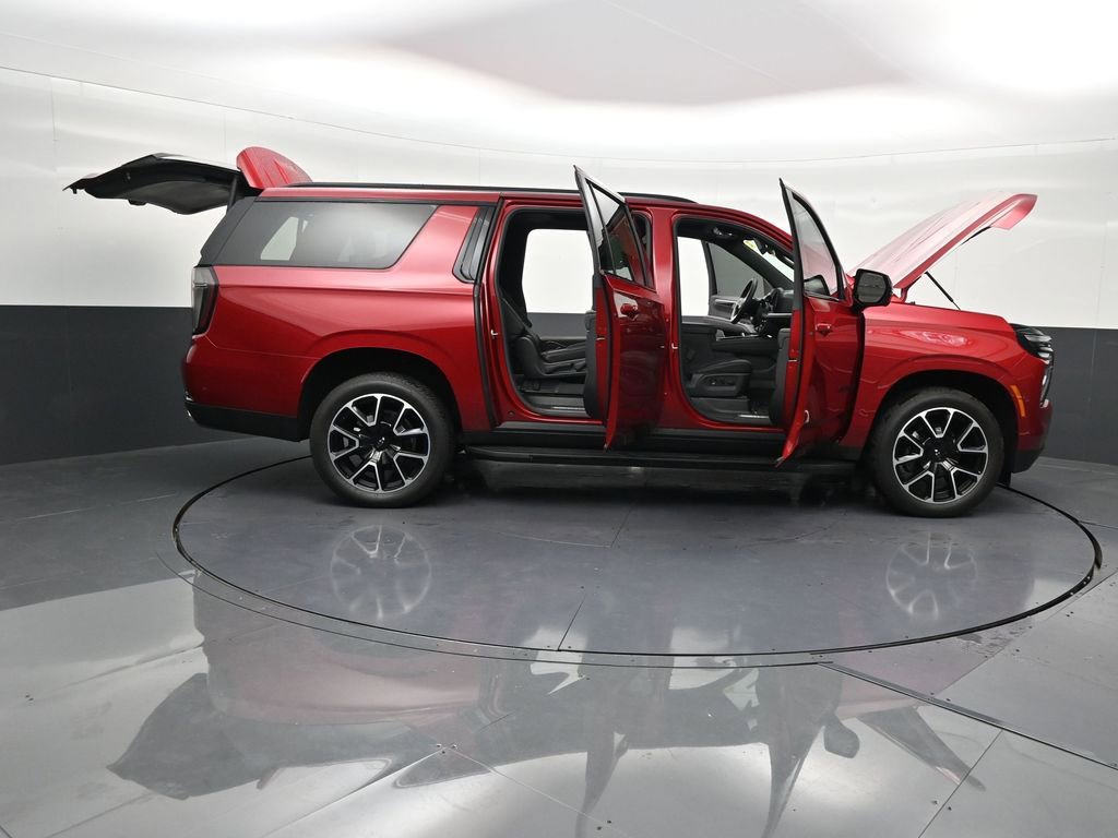 Used 2026 Chevrolet Suburban RST w/ Comfort Package image 34