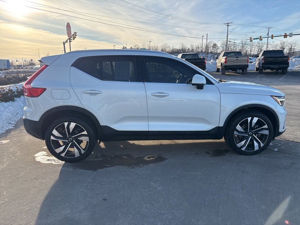 Certified 2023 Volvo XC40 B5 Plus w/ Protection Package Premier image 5