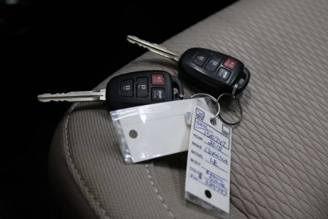 Used 2015 Toyota Corolla LE FWD image 13