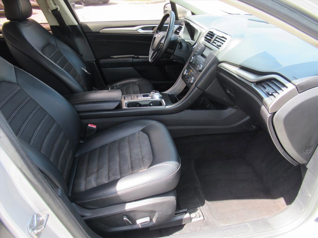 Used 2017 Ford Fusion SE w/ Equipment Group 601A image 10