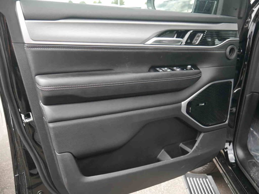 New 2026 Jeep Grand Wagoneer Limited AWD/4WD image 24