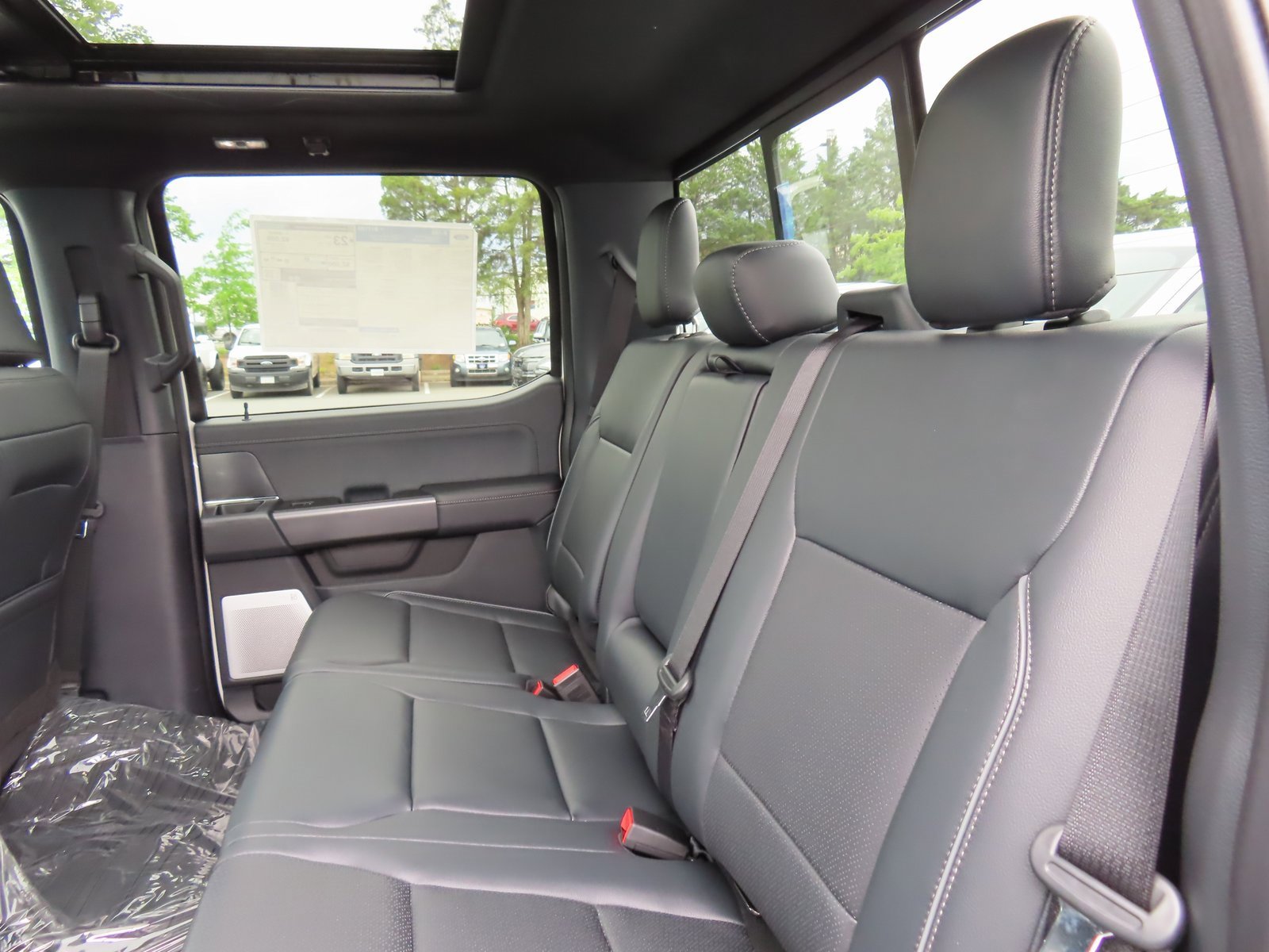 New 2025 Ford F150 Lariat w/ Equipment Group 502A High image 21