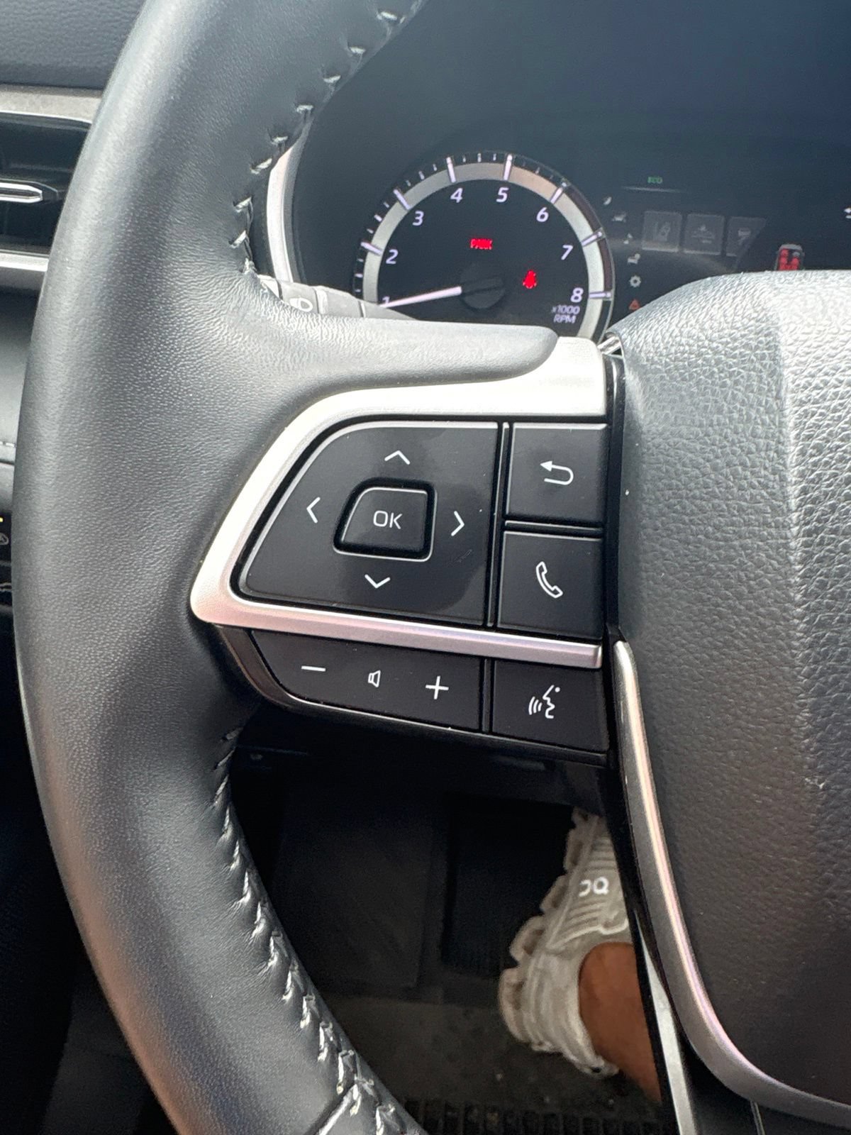 Used 2023 Toyota Highlander XLE FWD image 17