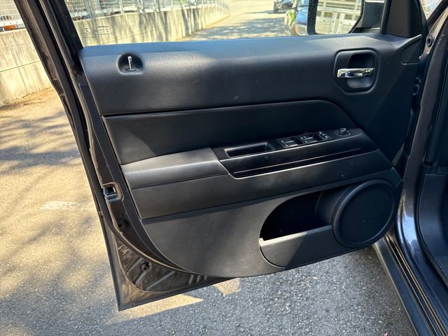 Used 2014 Jeep Patriot Latitude w/ Sun/Sound Group AWD/4WD image 15