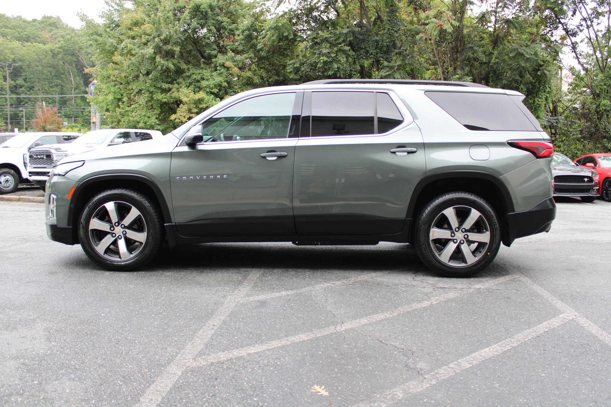 Used 2022 Chevrolet Traverse LT w/ LT Premium Package AWD/4WD image 27