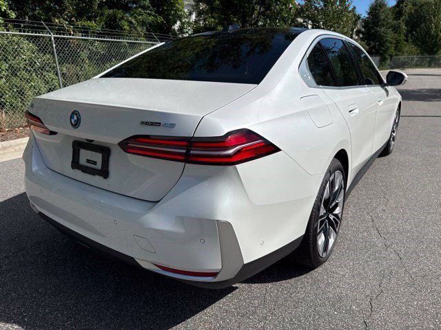 Used 2024 BMW i5 eDrive40i w/ M Sport Package RWD image 13
