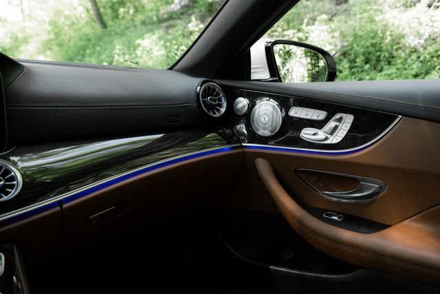 Used 2020 Mercedes-Benz E 450 4MATIC Cabriolet image 27