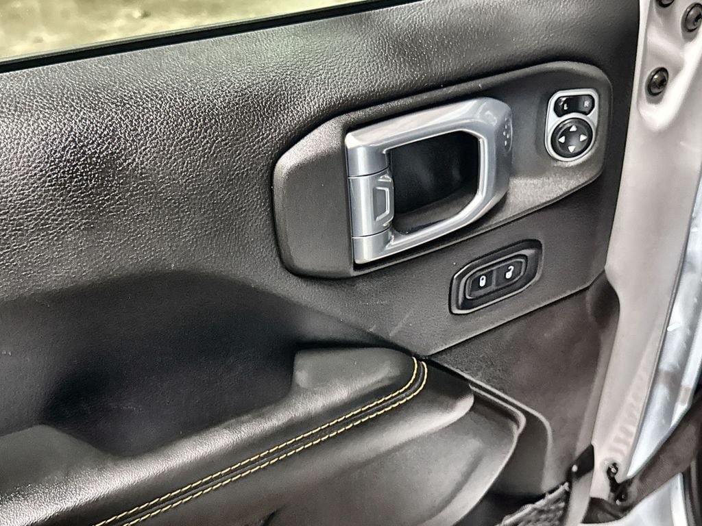 Used 2026 Jeep Wrangler Unlimited Sahara AWD/4WD image 14