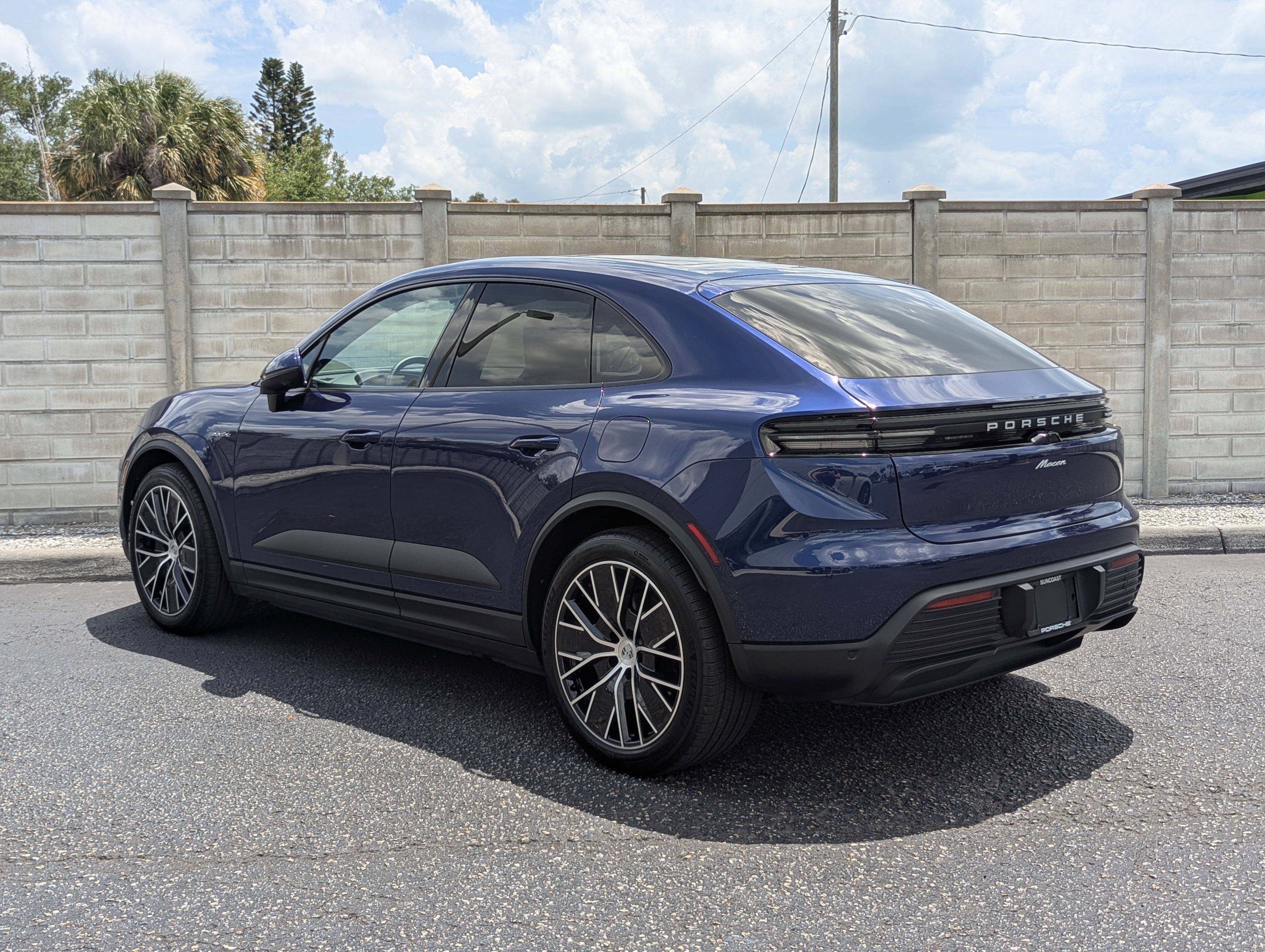 Certified 2025 Porsche Macan Electric RWD image 3