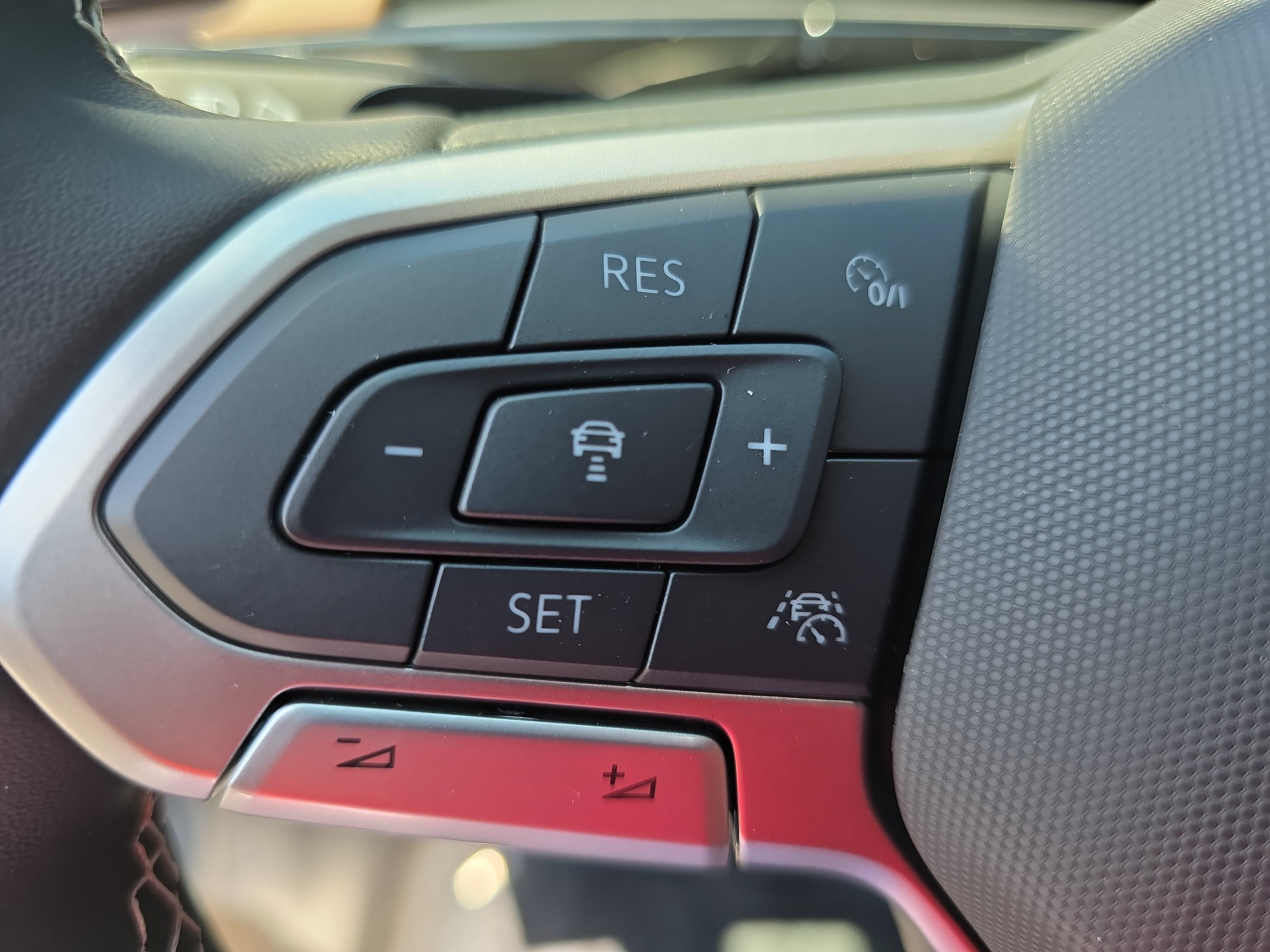 New 2026 Volkswagen Atlas SE FWD image 18