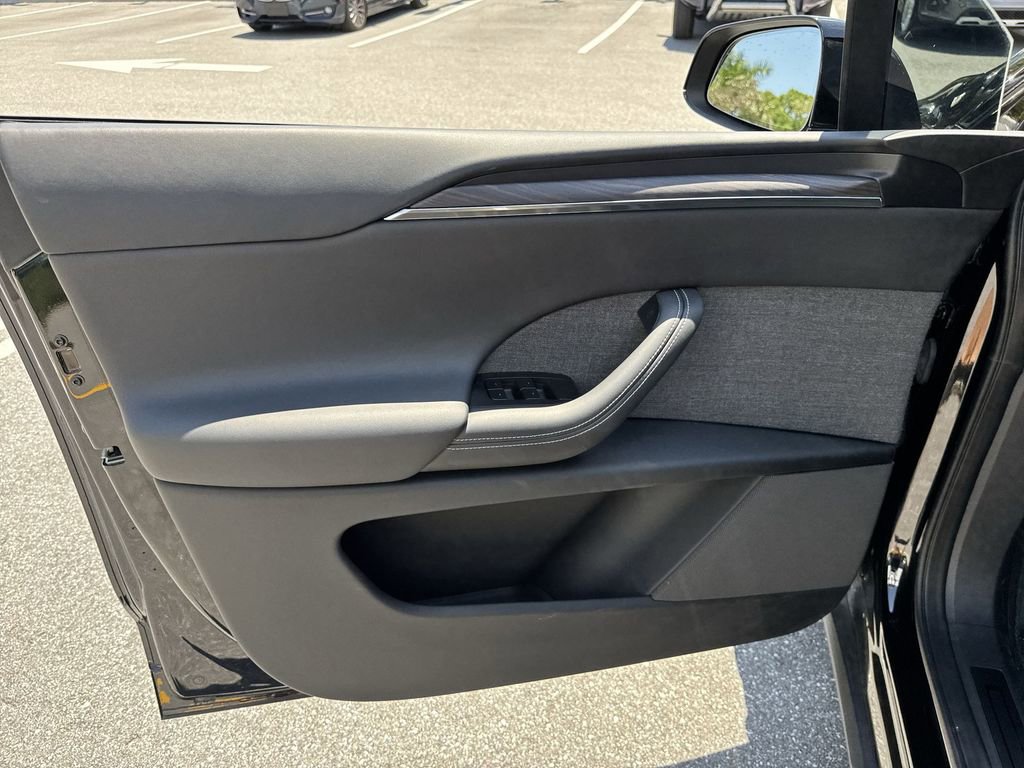 Used 2024 Tesla Model X image 40