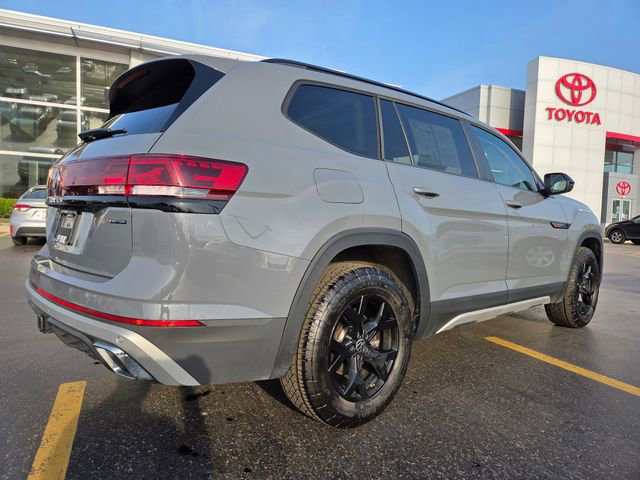 Used 2025 Volkswagen Atlas Peak Edition SE AWD/4WD image 7