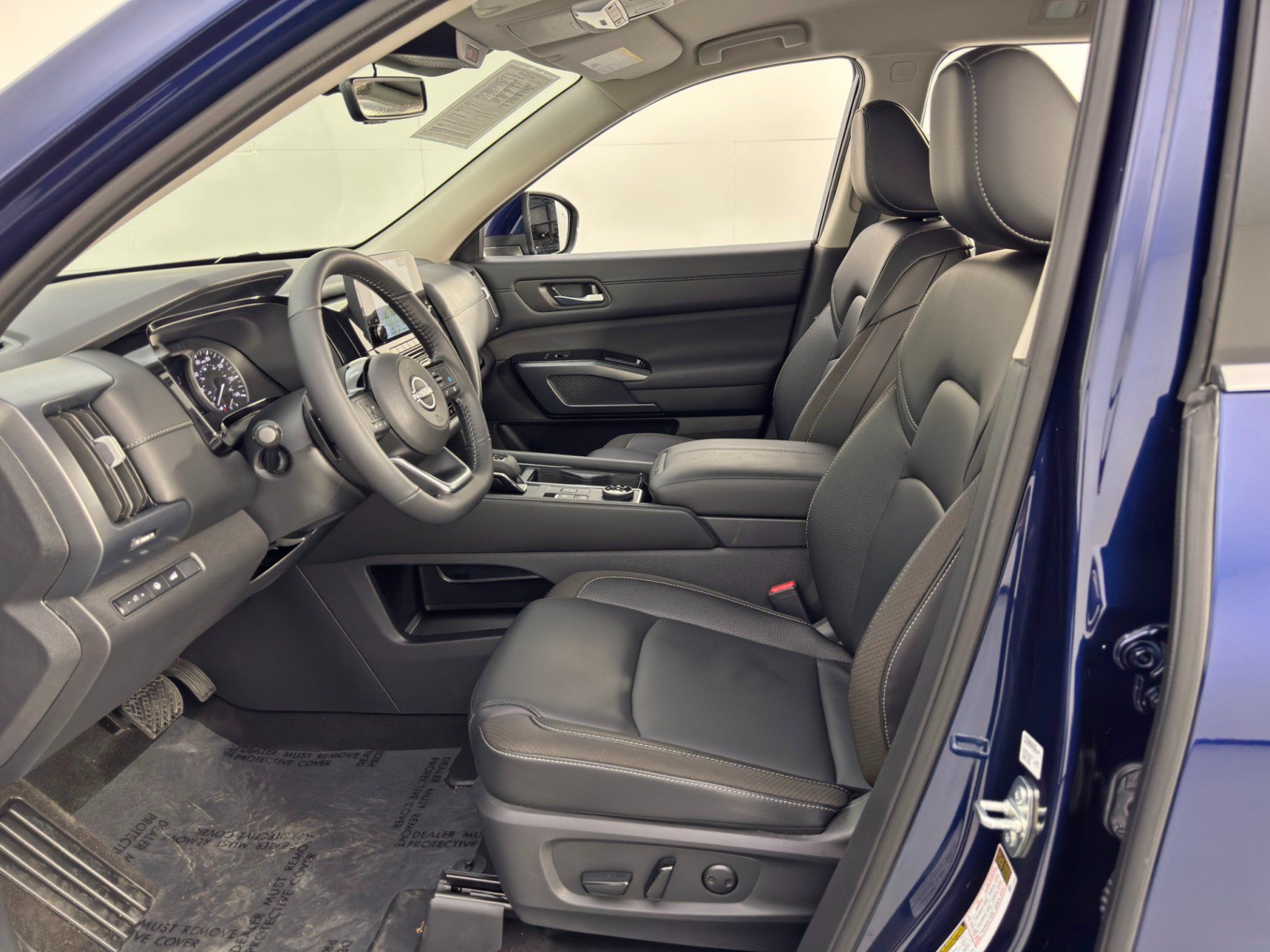 Used 2025 Nissan Pathfinder SL AWD/4WD image 14