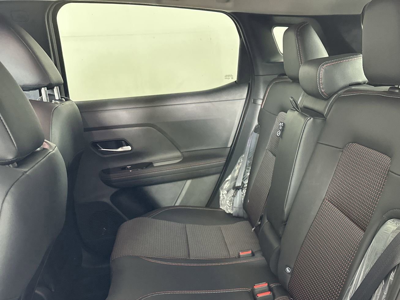 New 2025 Nissan Kicks SR image 29
