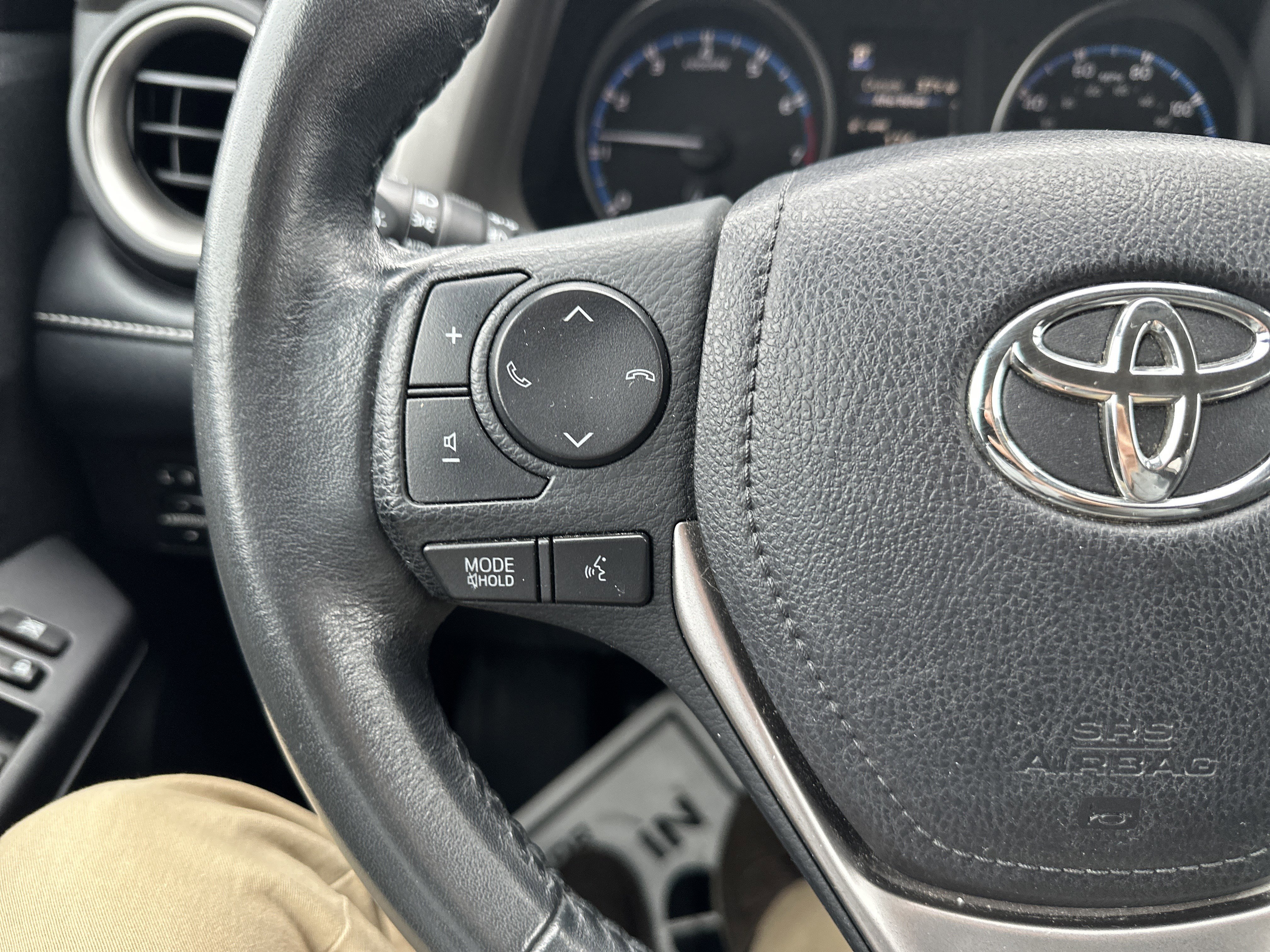 Used 2018 Toyota RAV4 XLE image 18