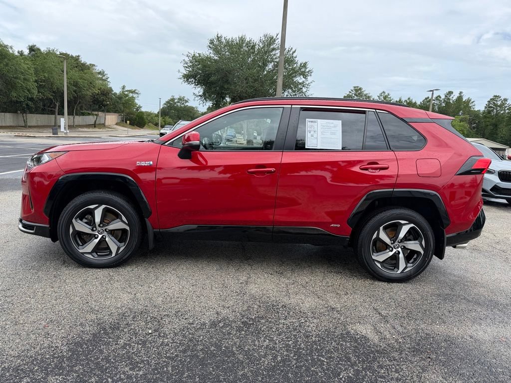 Used 2021 Toyota RAV4 SE w/ Weather & Moonroof Package AWD/4WD image 4
