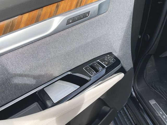 Used 2025 Cadillac Escalade ESV Sport Platinum w/ LPO, ONYX Package AWD/4WD image 23