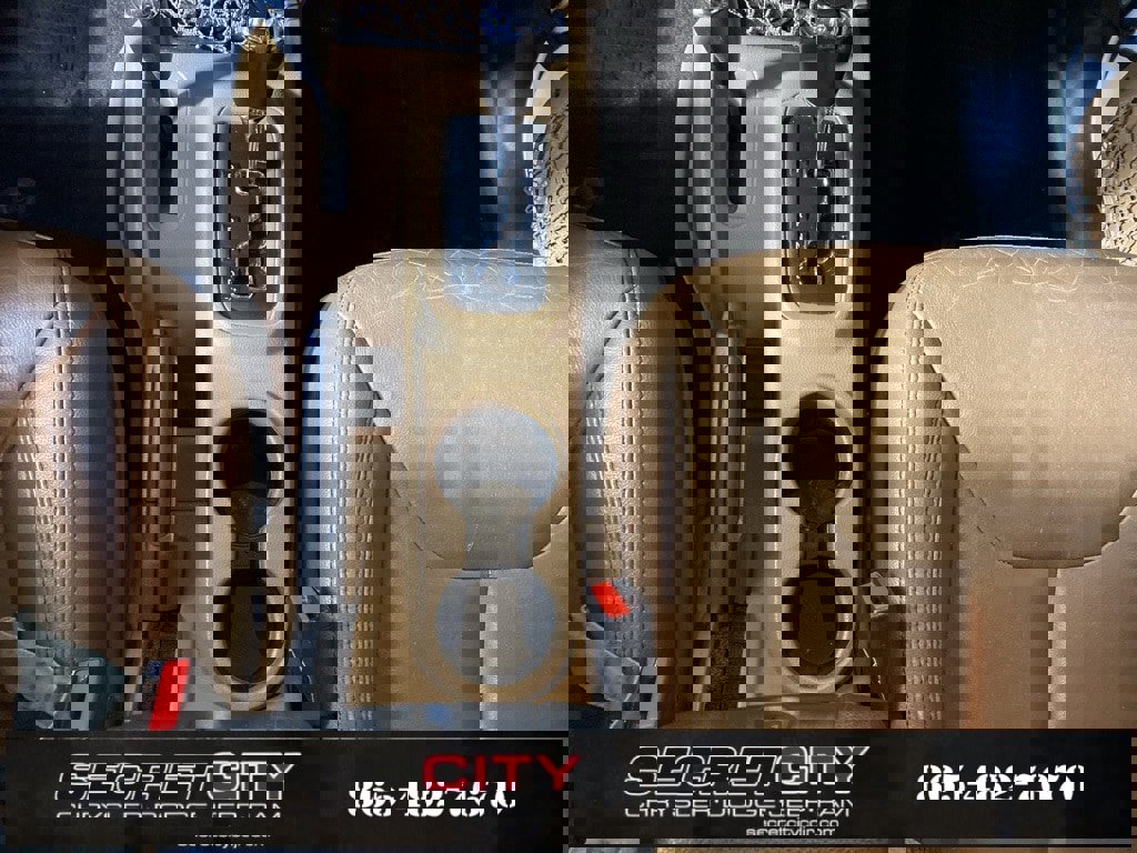 Used 2018 Jeep Wrangler Unlimited Sahara w/ Connectivity Group image 24