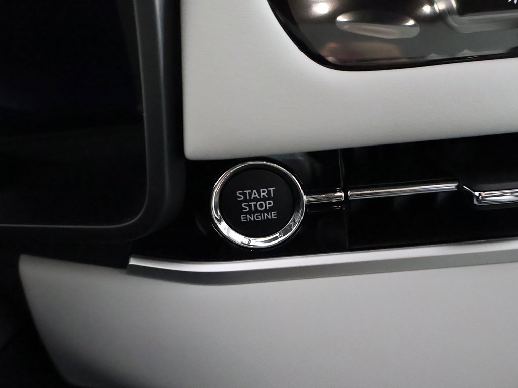 New 2025 Mitsubishi Outlander SE image 42