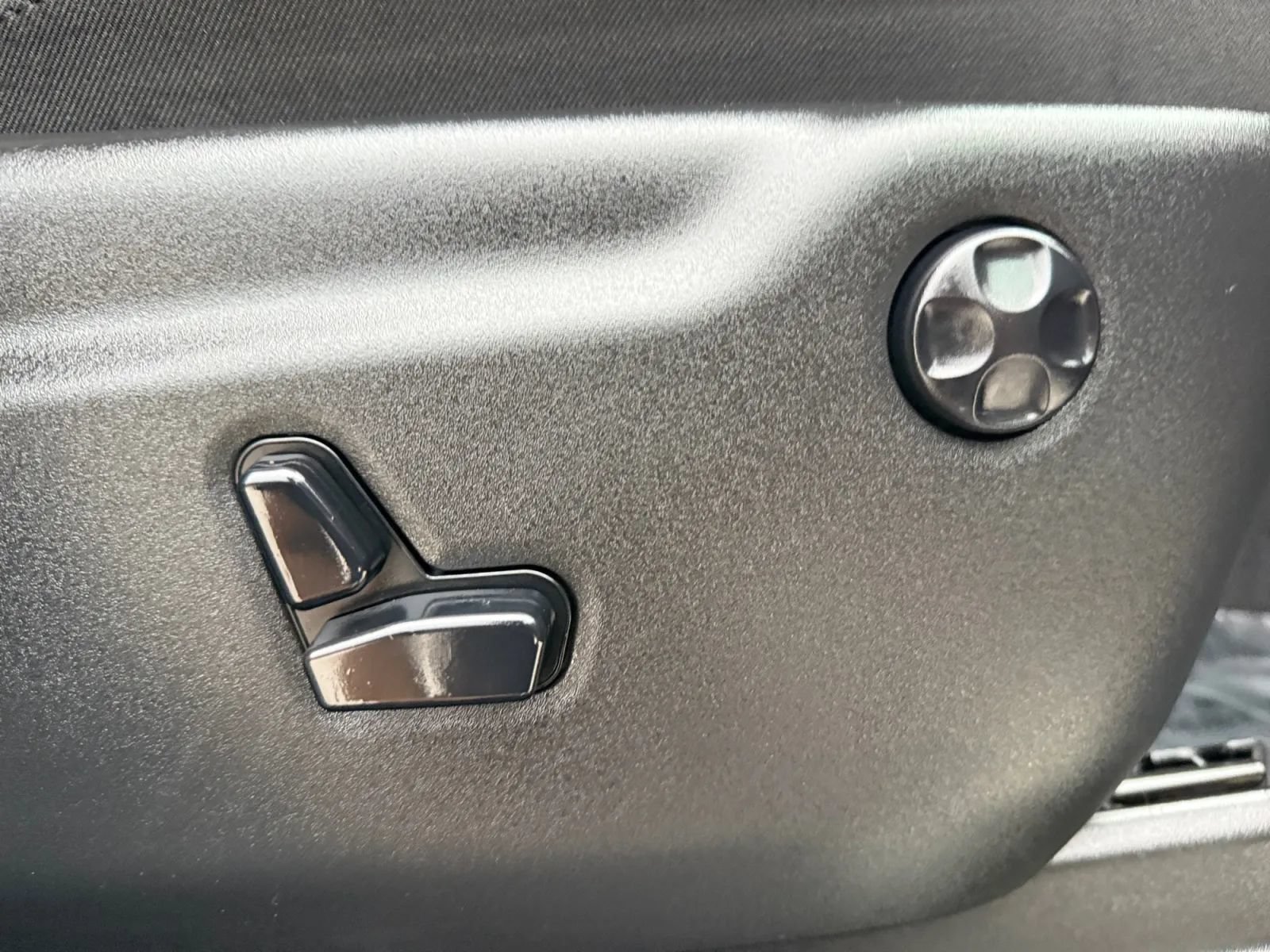 Used 2021 Jeep Grand Cherokee Limited AWD/4WD image 27