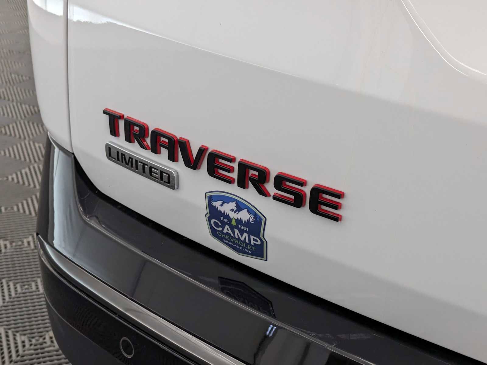 Used 2024 Chevrolet Traverse Premier w/ Redline Edition AWD/4WD image 14