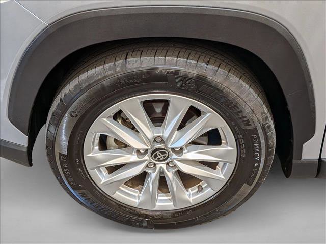 Used 2022 Toyota Corolla Cross LE w/ Moonroof Package FWD image 28