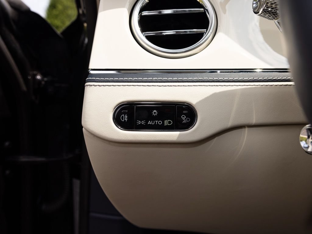 Used 2024 Bentley Flying Spur V8 AWD/4WD image 33
