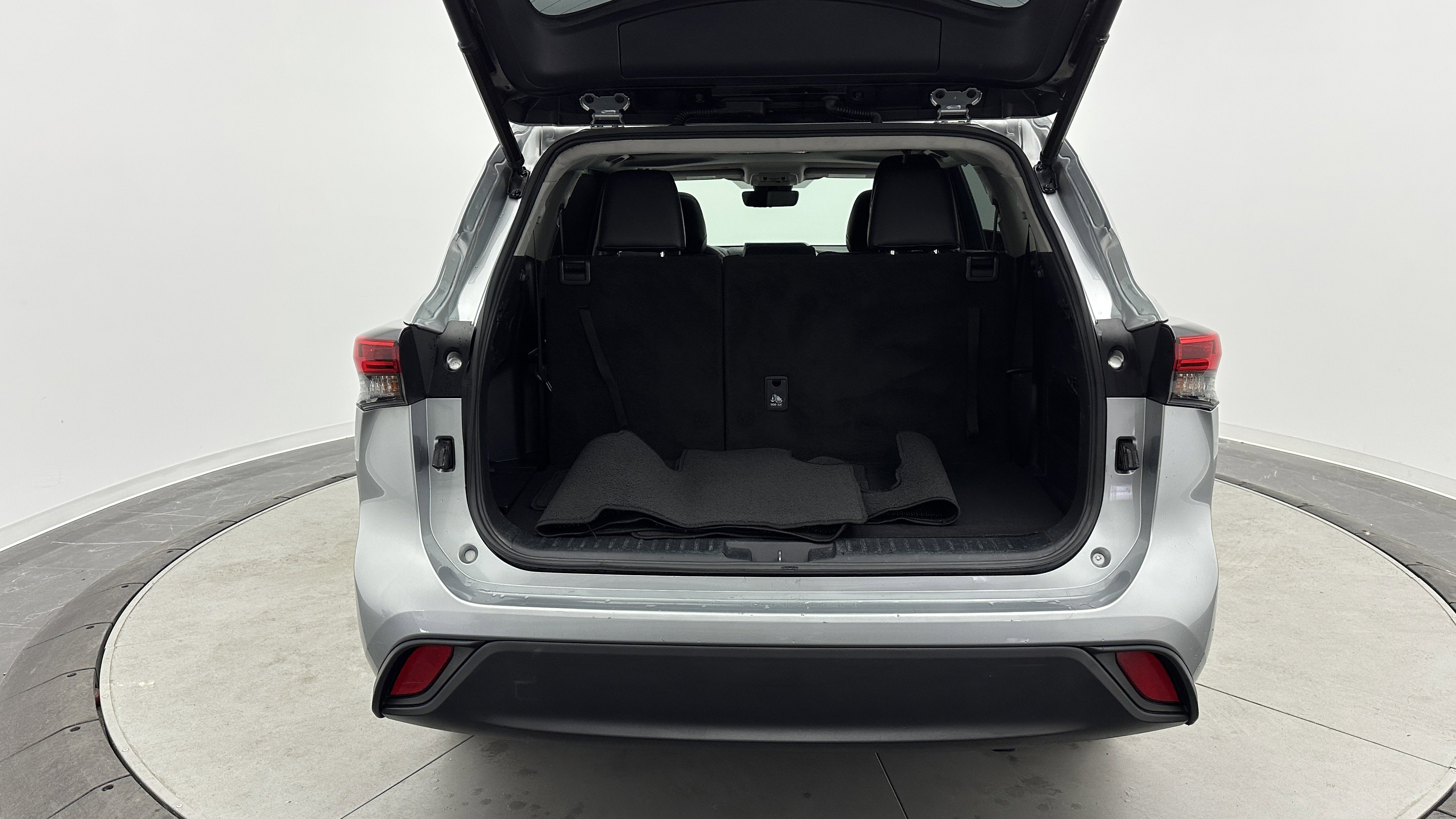 Used 2021 Toyota Highlander XLE image 33