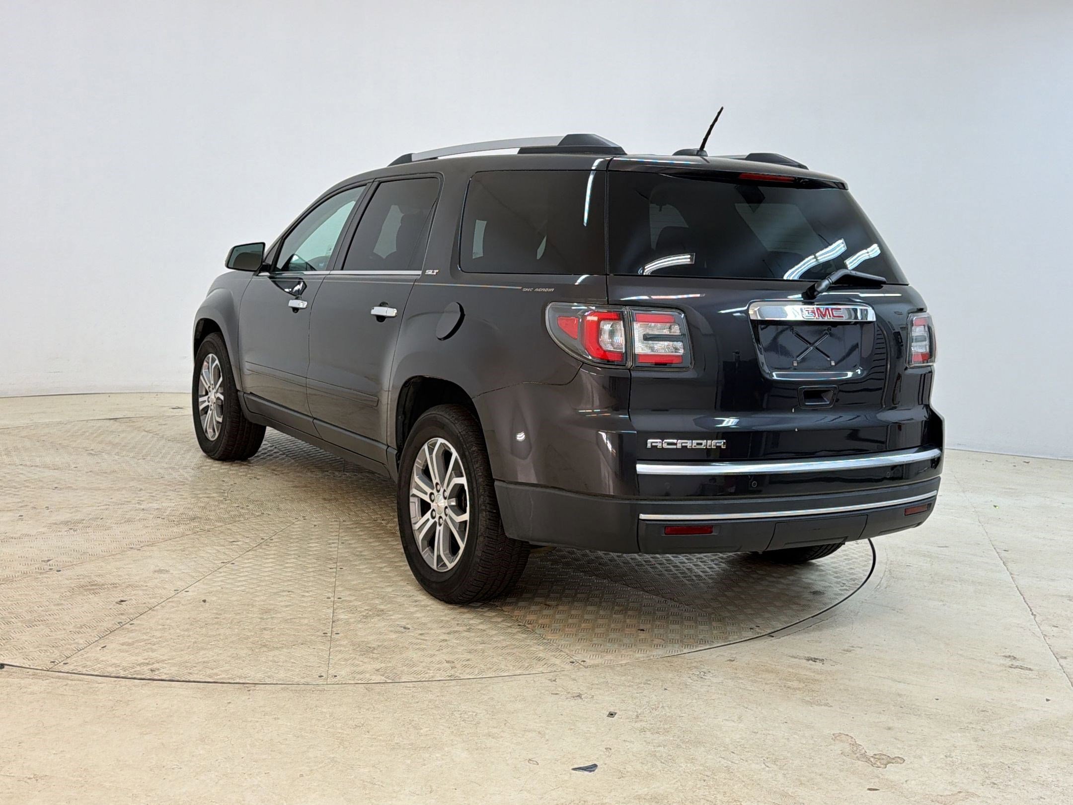 Used 2016 GMC Acadia SLT FWD image 3