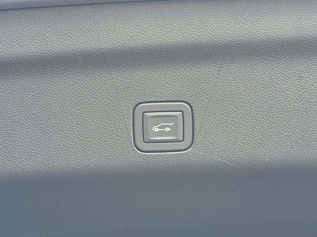 New 2026 GMC Yukon XL AT4 AWD/4WD image 33