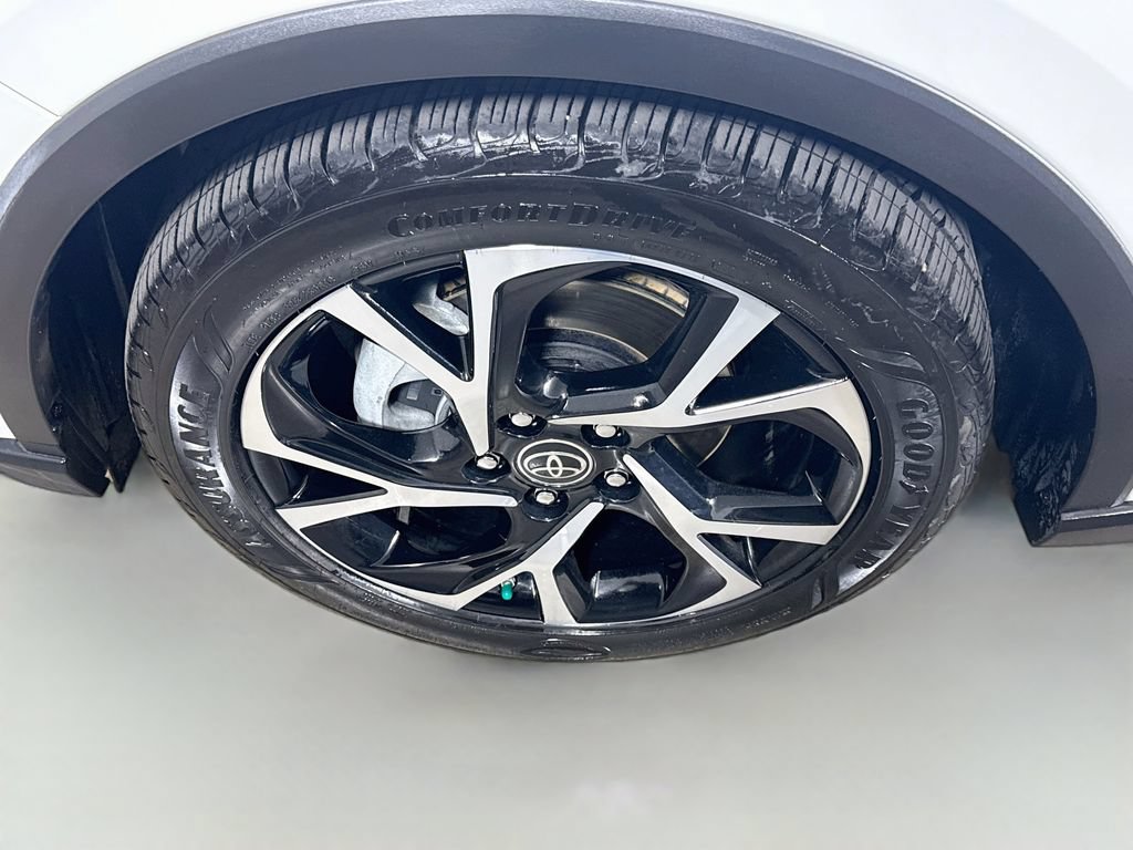 Used 2021 Toyota C-HR XLE FWD image 9
