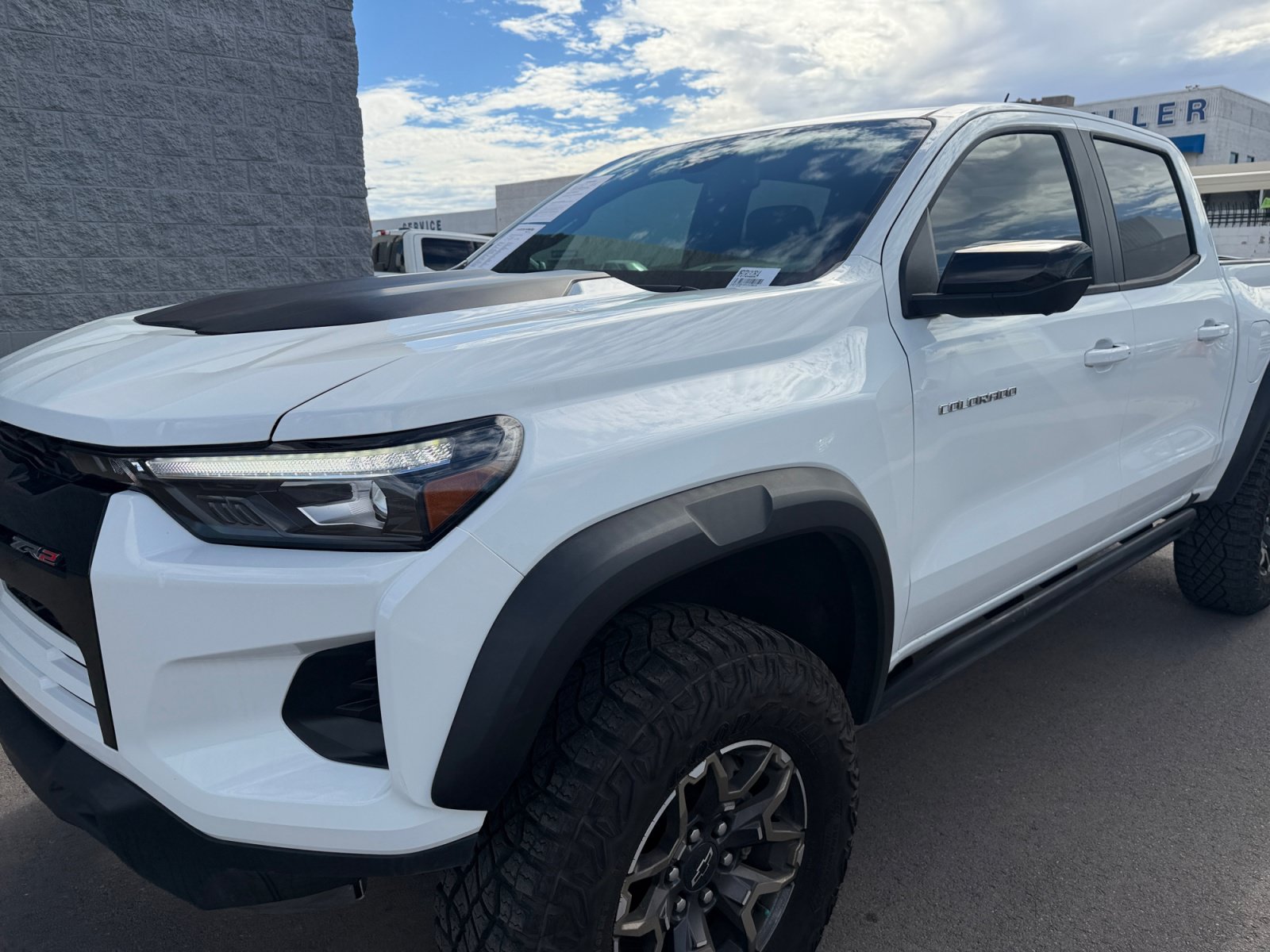 Used 2024 Chevrolet Colorado ZR2 w/ Technology Package AWD/4WD image 10