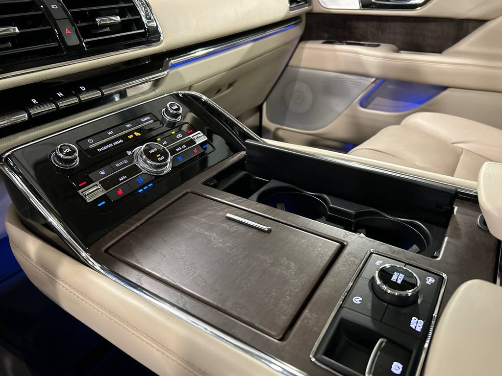 Used 2020 Lincoln Navigator L Reserve w/ Luxury Package AWD/4WD image 18