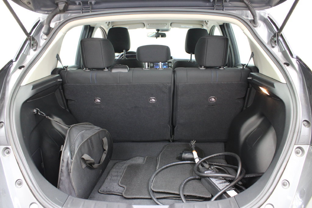 Used 2025 Nissan Leaf S FWD image 27