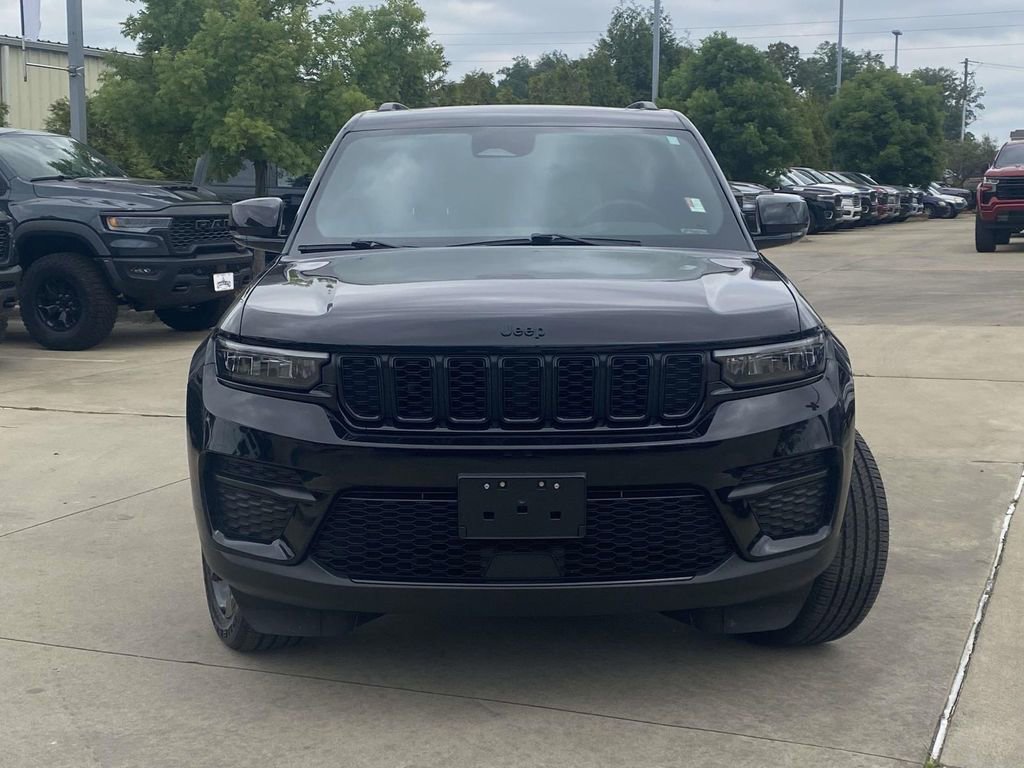 Used 2023 Jeep Grand Cherokee Altitude AWD/4WD image 37