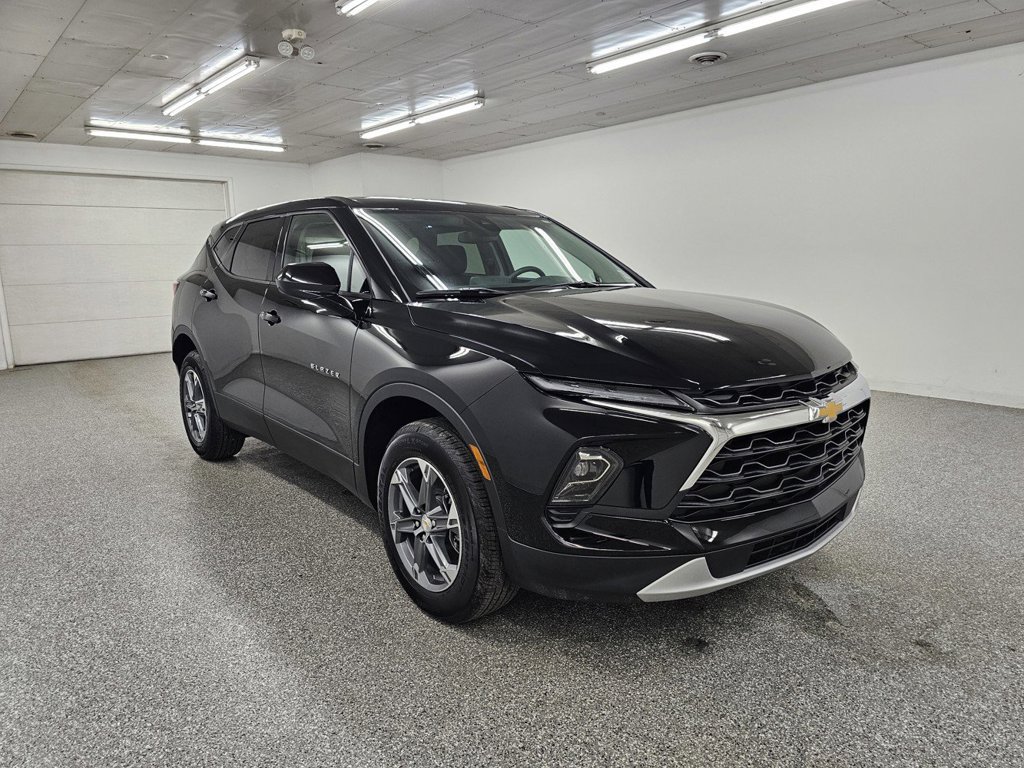 Used 2026 Chevrolet Blazer LT FWD image 3