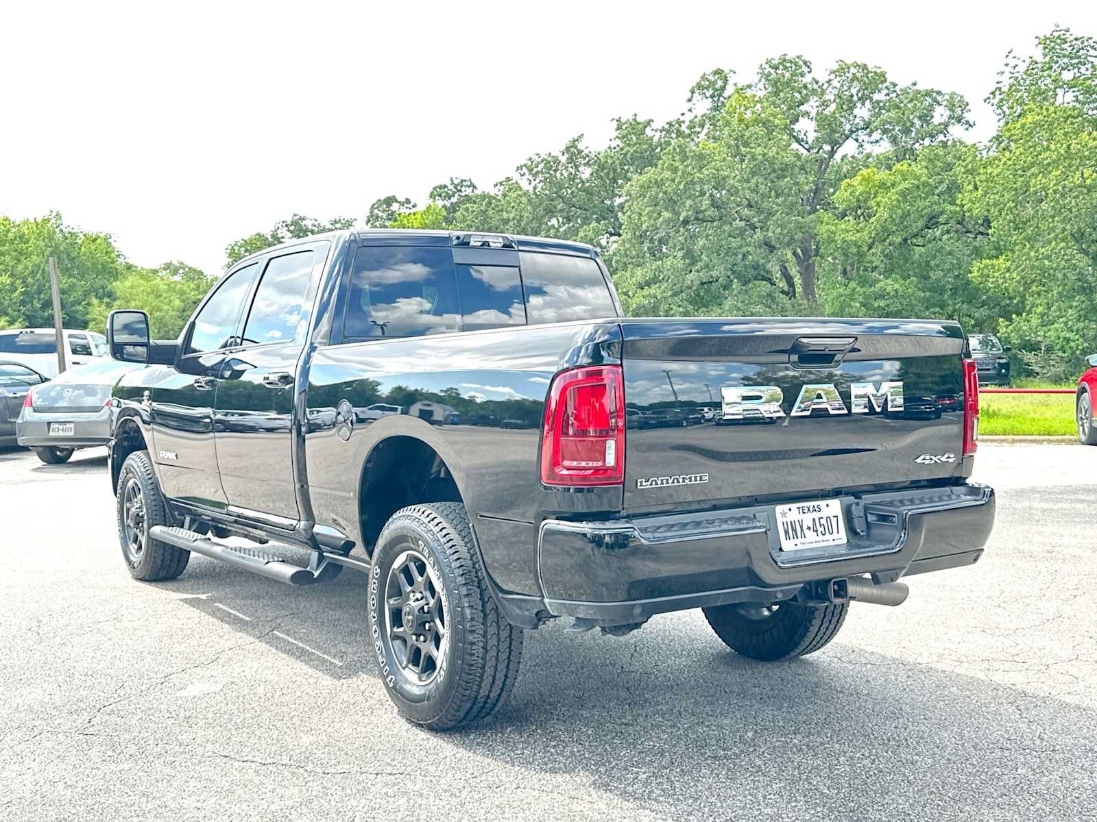 Used 2025 RAM 2500 Laramie AWD/4WD image 13