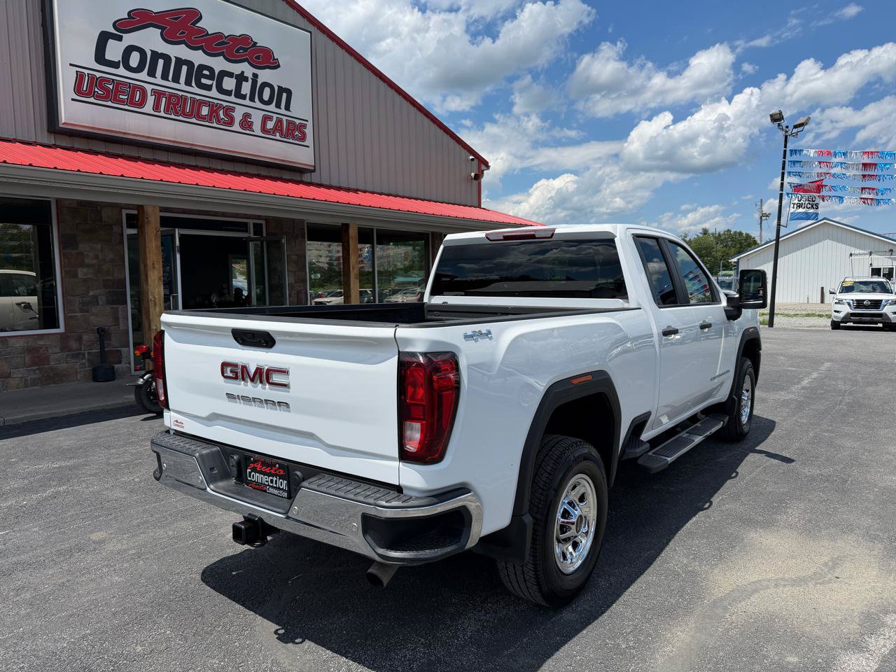 Used 2024 GMC Sierra 2500 Pro AWD/4WD image 4
