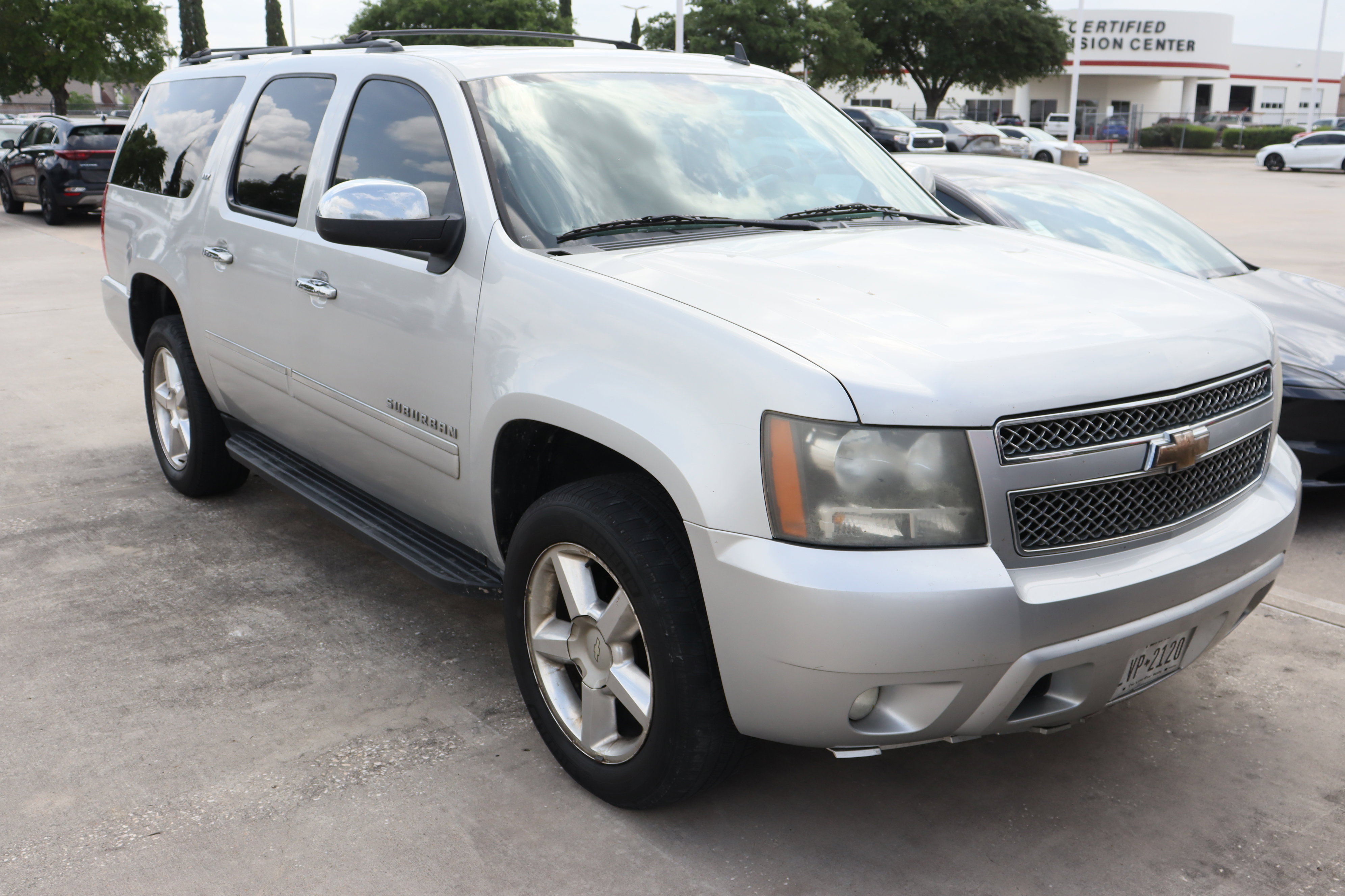 Used 2010 Chevrolet Suburban LTZ image 2