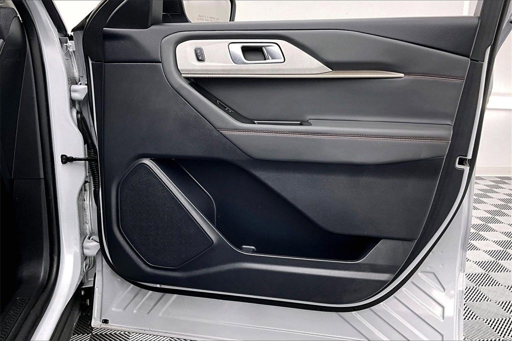 Used 2025 Ford Explorer Active image 24