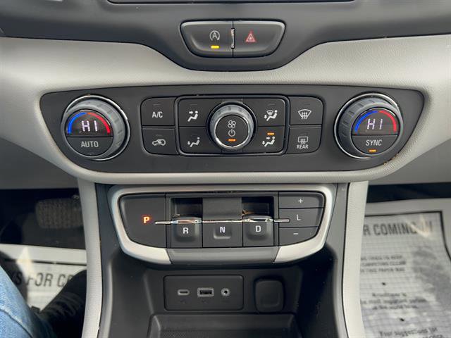 Used 2024 GMC Terrain SLE w/ Driver Convenience Package image 21