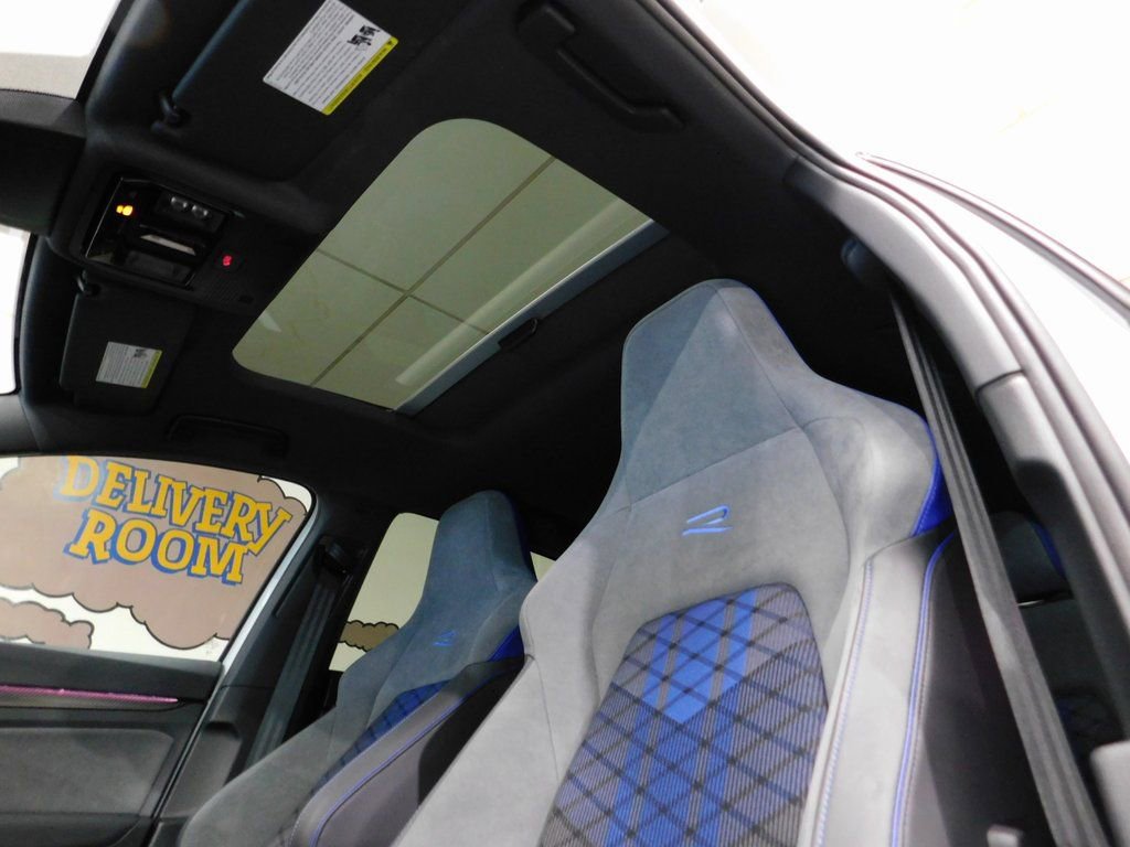Used 2025 Volkswagen Golf R image 38