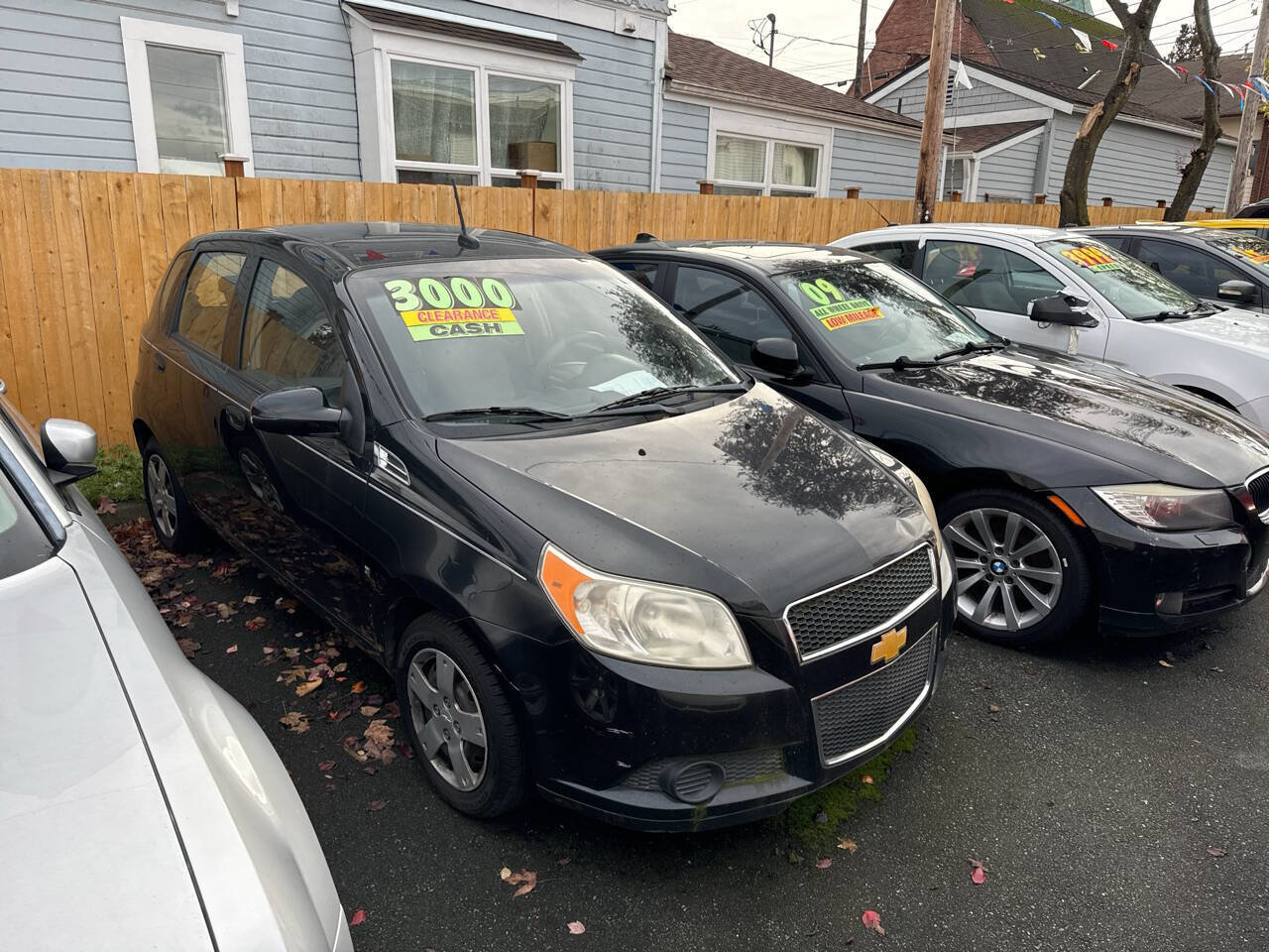 Used 2009 Chevrolet Aveo5 LT w/ Power and Convenience Package image 4