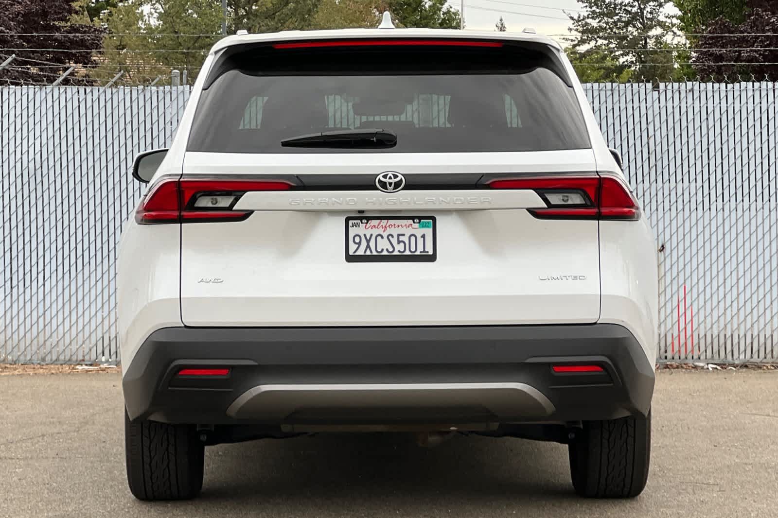 Used 2026 Toyota Grand Highlander AWD image 4