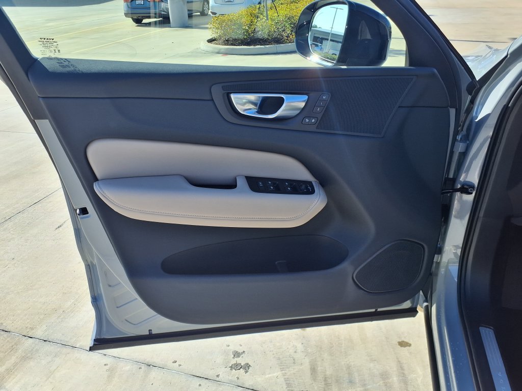 New 2026 Volvo XC60 B5 Plus w/ Protection Package Premier AWD/4WD image 11