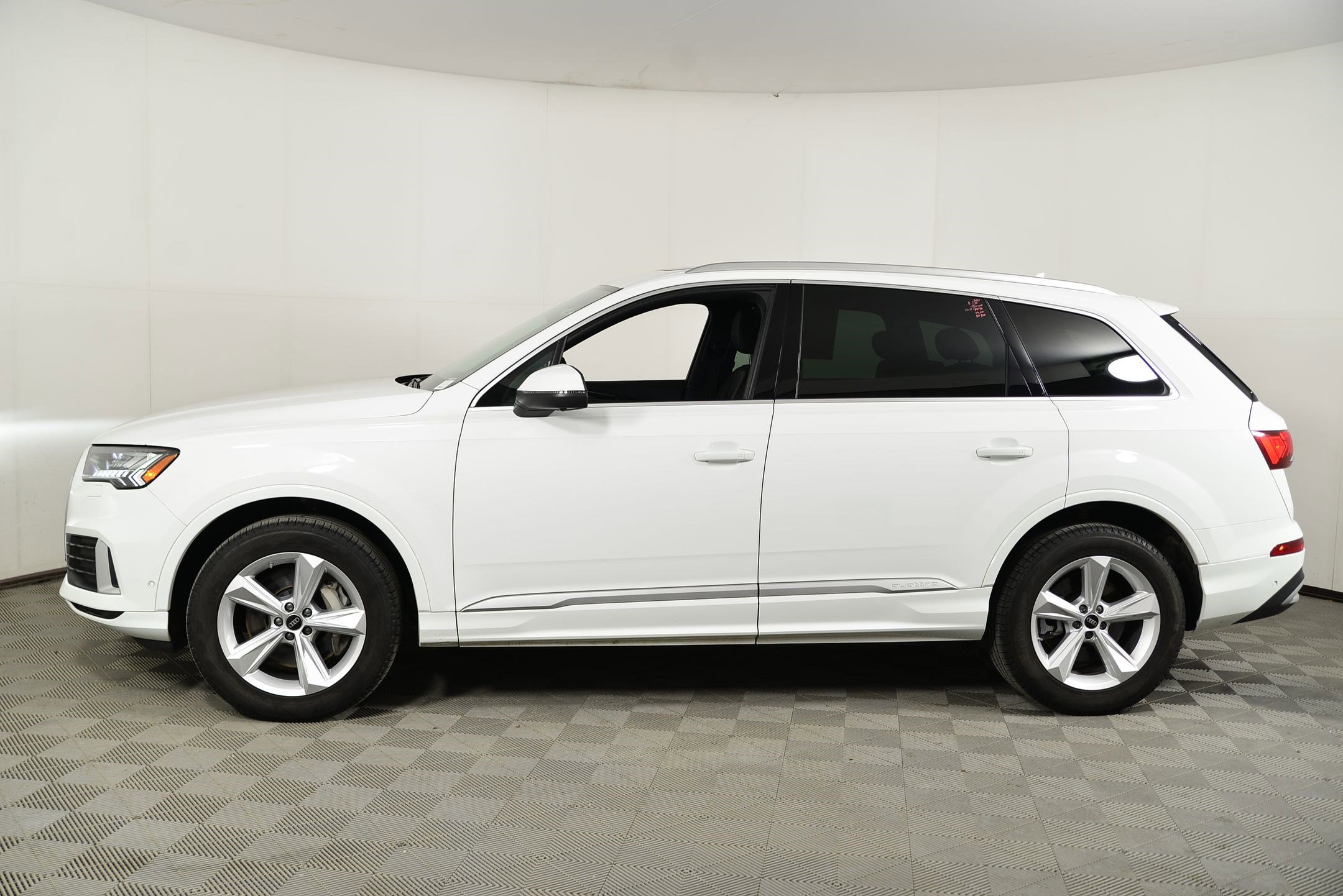 Used 2023 Audi Q7 2.0T Premium Plus w/ Premium Plus Package image 2