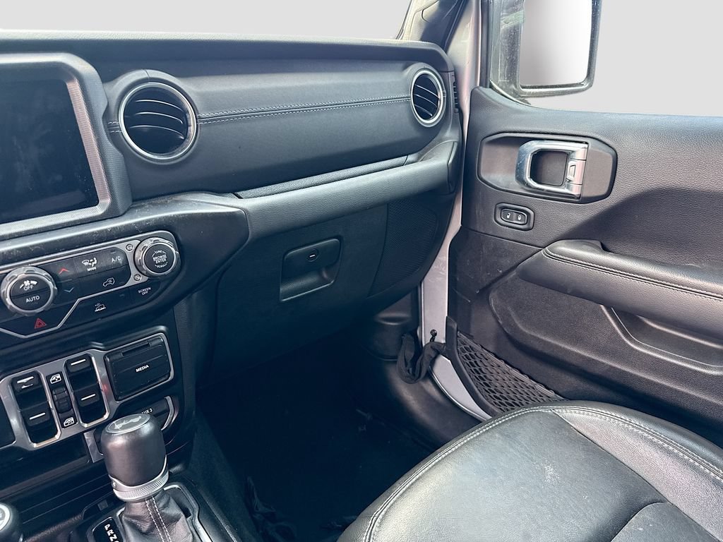 Used 2022 Jeep Wrangler Unlimited Sahara AWD/4WD image 26