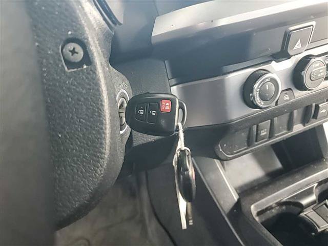 Used 2021 Toyota Tacoma SR5 AWD/4WD image 9