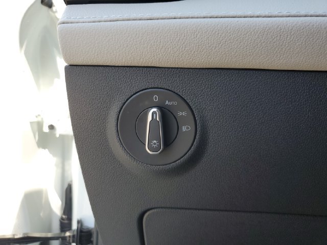 Certified 2025 Volkswagen Taos S FWD image 33