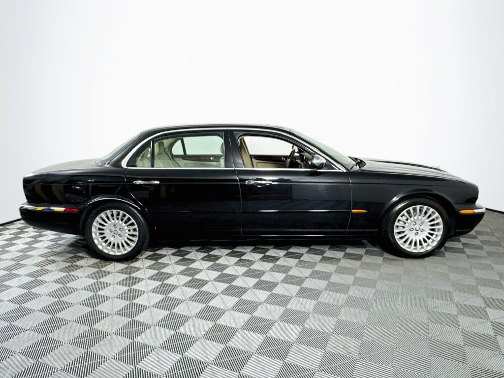 Used 2005 Jaguar XJ8 RWD image 8